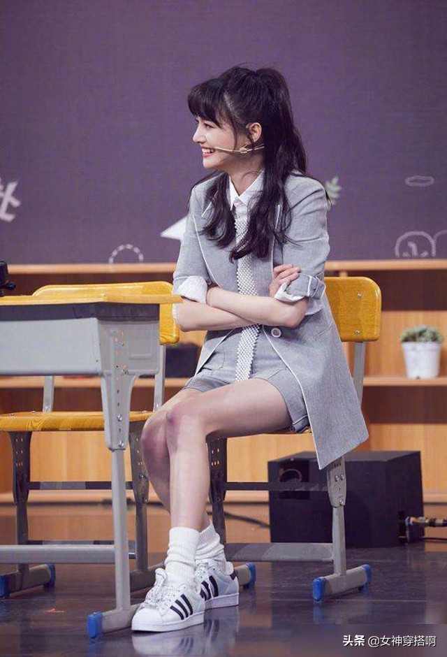 别再穿土气的红袜子,女士黑袜好穿又好搭