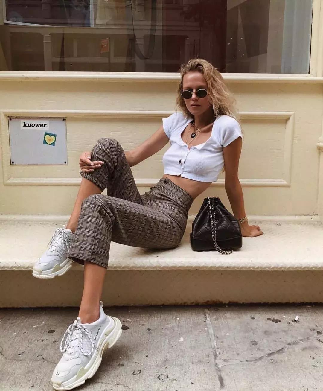 瘦小个穿什么裤子好看,瘦小个子穿什么版型的服装