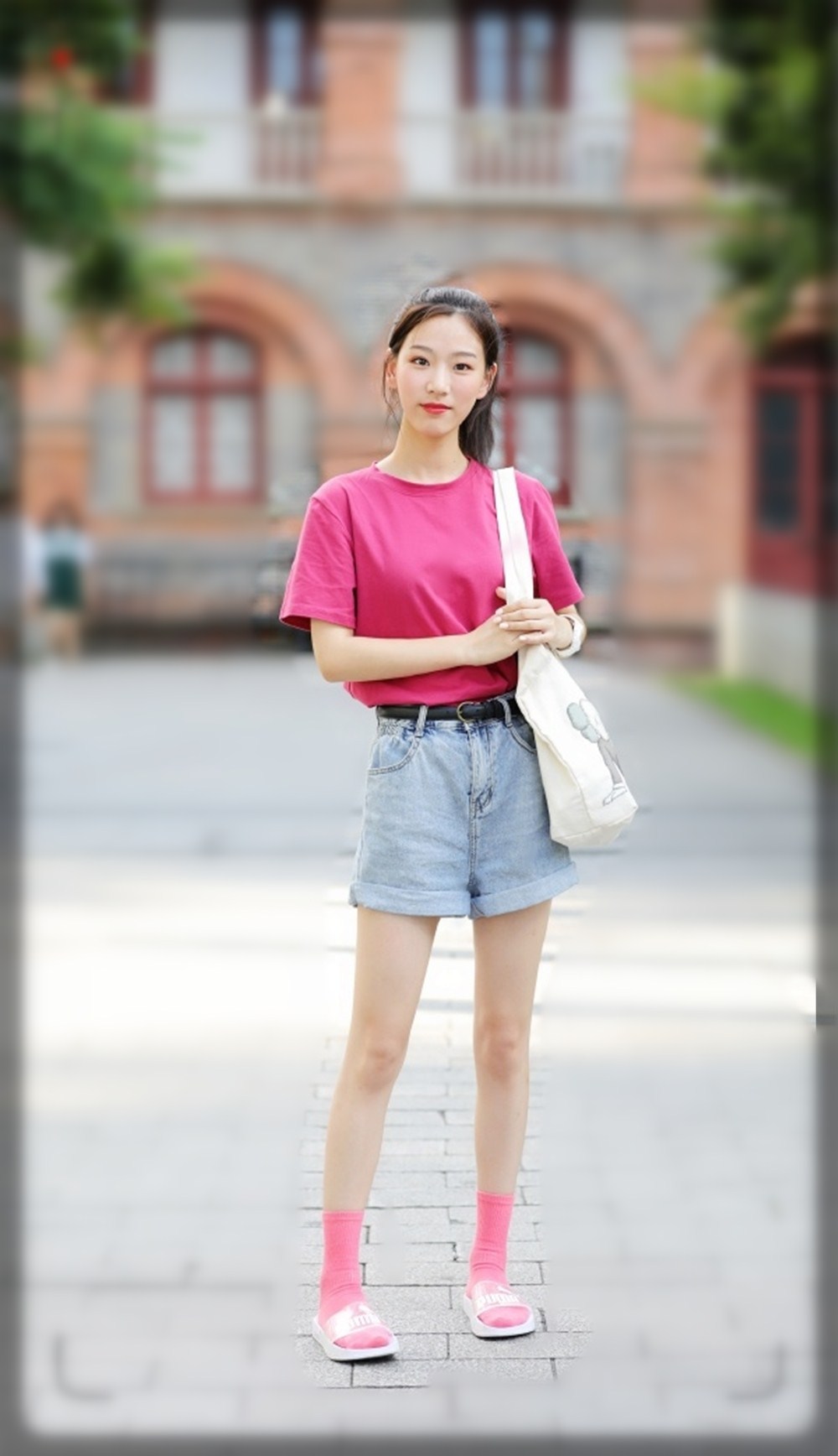 今年流行的长袜搭配,显瘦长筒袜穿搭