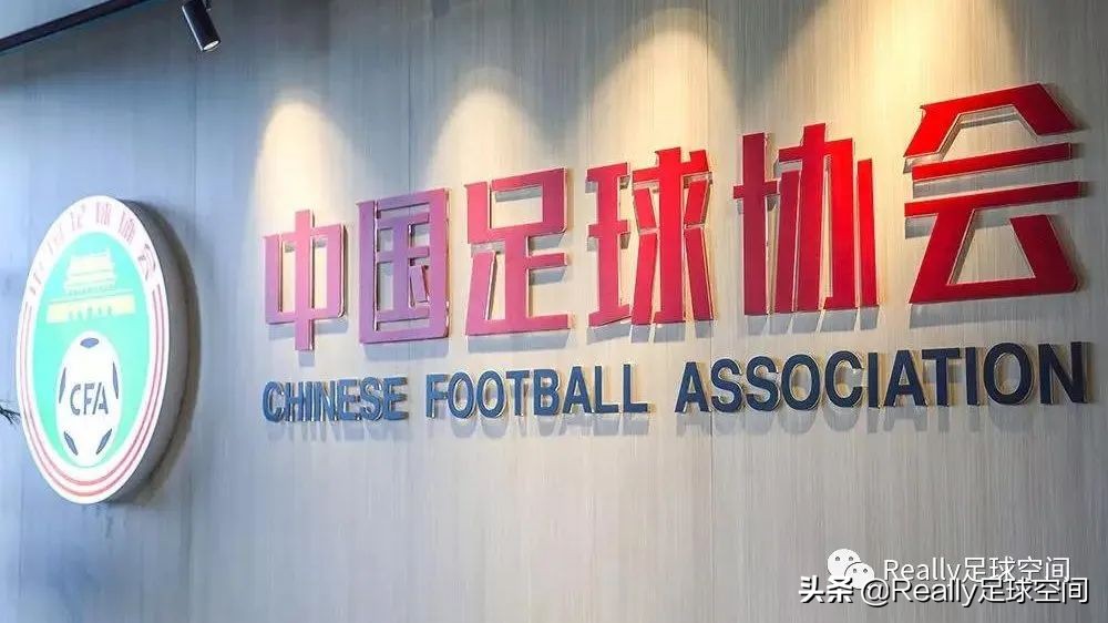 韩国脚踩冠军,熊猫杯韩国球员脚踩奖杯道歉视频