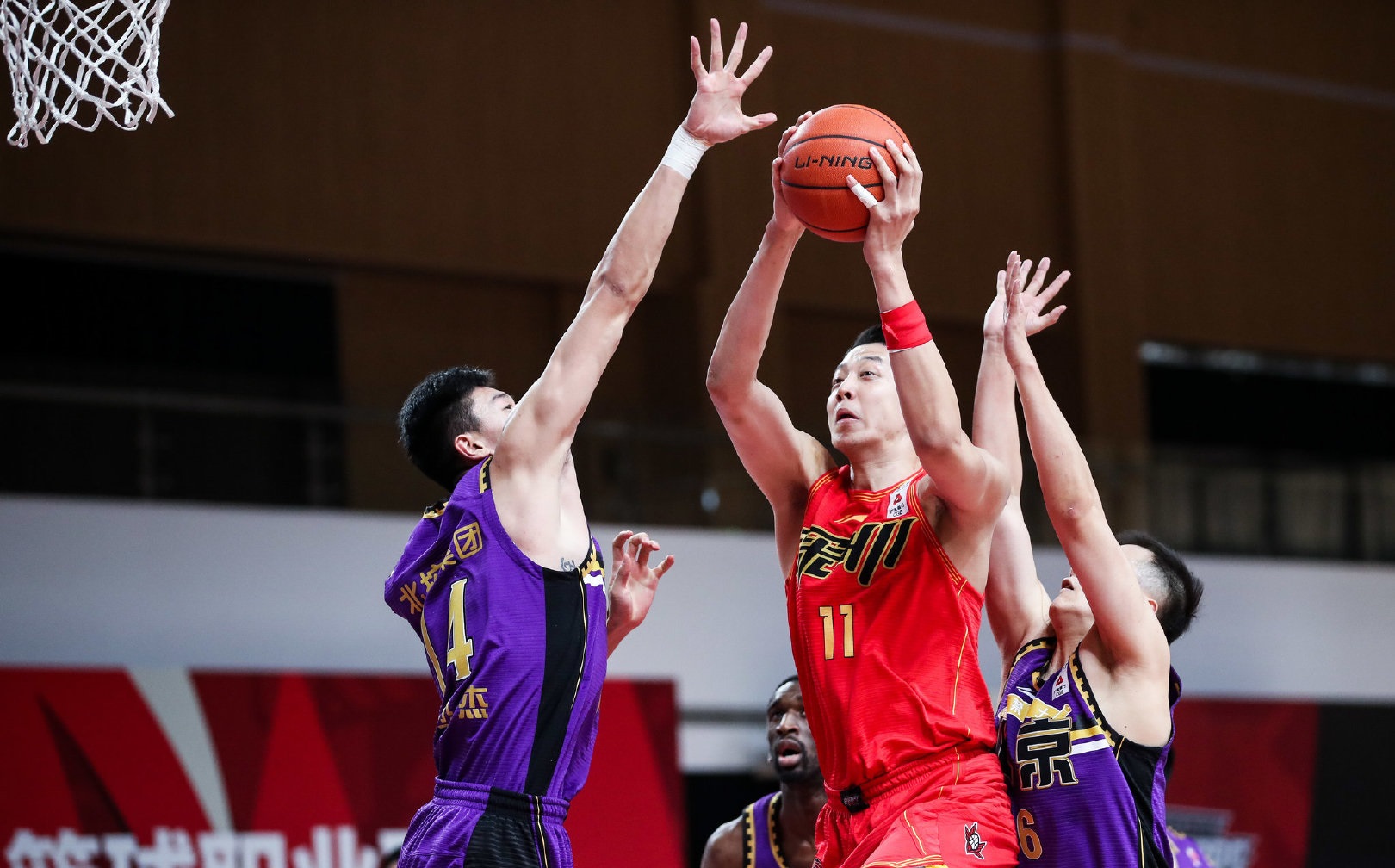 马布里谢幕战20分,马布里最后一场比赛完整版