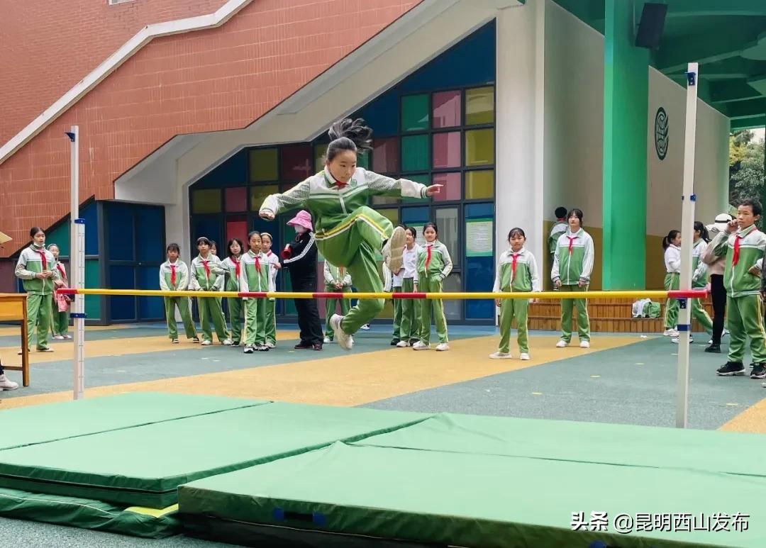 运动健儿在赛场上奋勇拼搏的英姿,奋力拼搏赛出风采