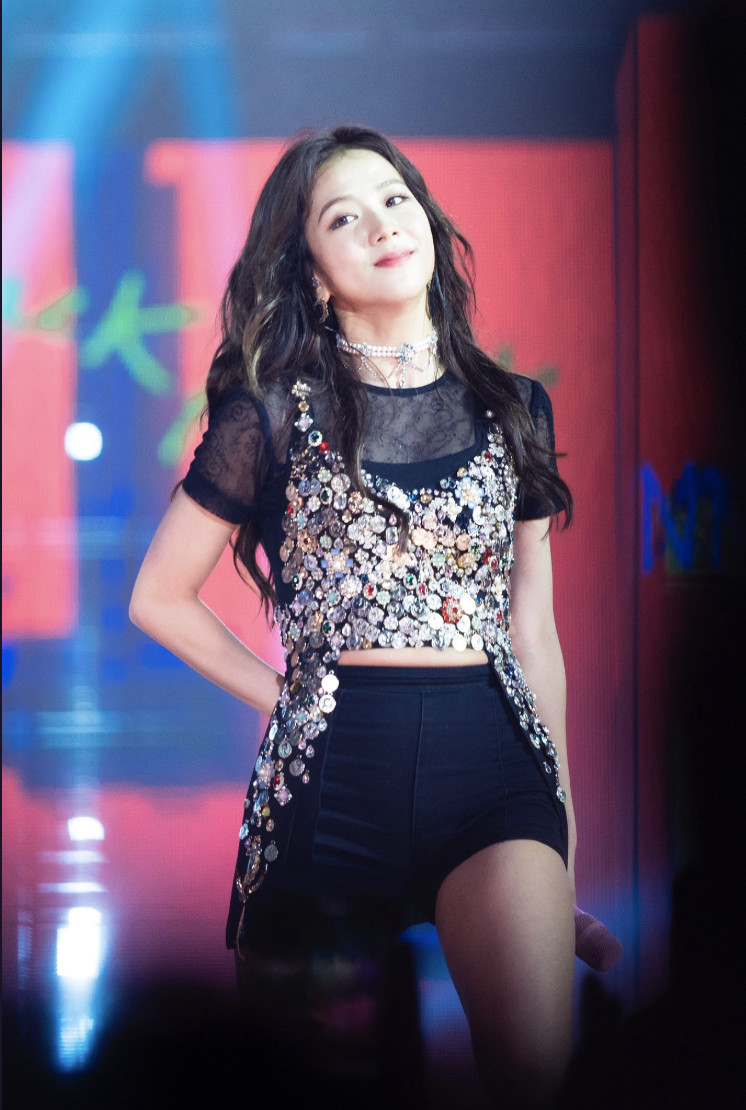 一条丝巾有多种搭配方法,丝巾的十种搭法