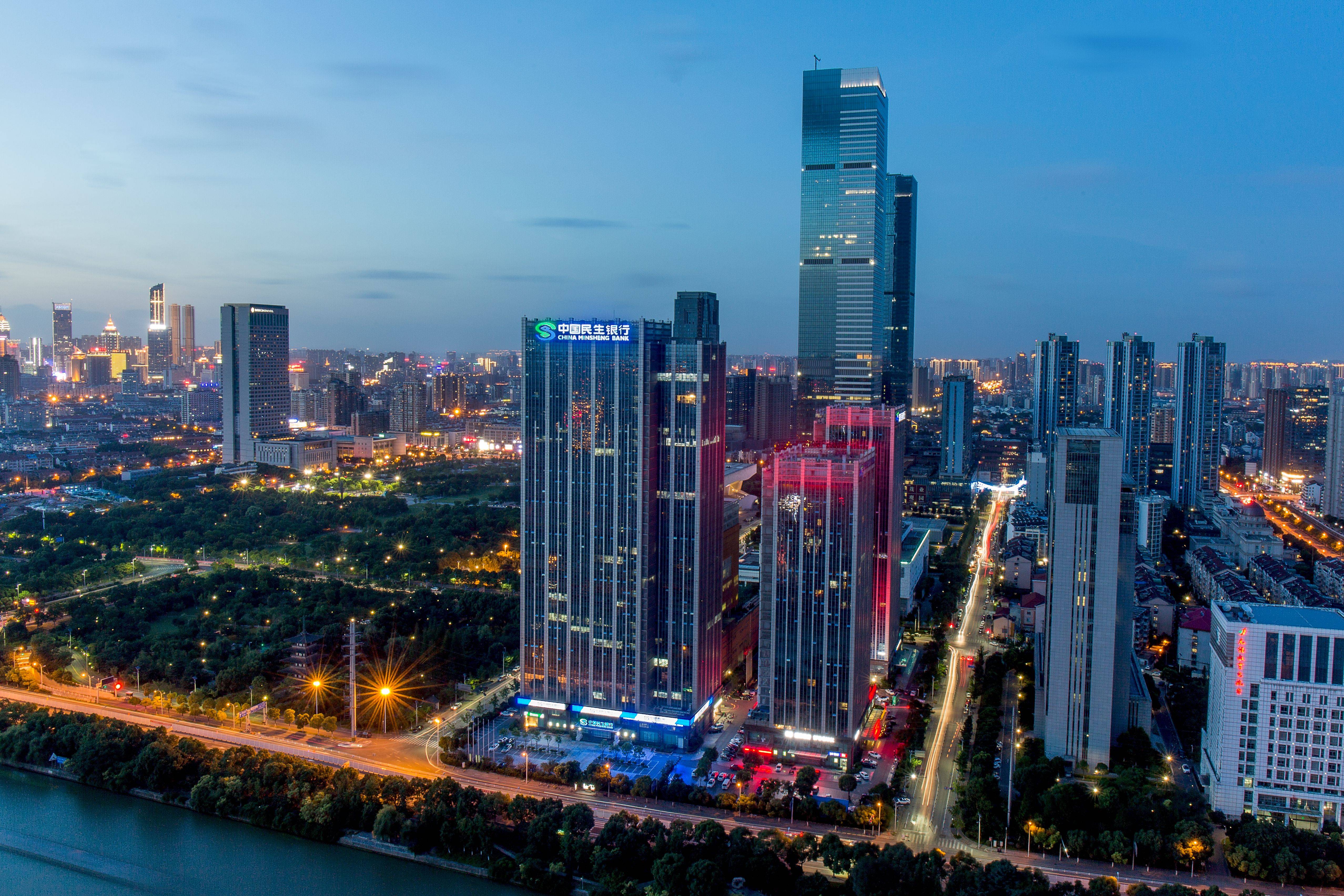 银行里的便民驿站贴心服务暖人心,贴心服务显真情民生银行暖人心