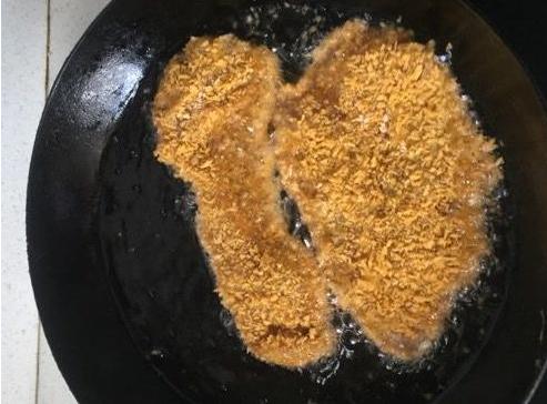 皇小小教你做老少皆宜的香酥脆皮鸡排,手残*党**也能一次成功