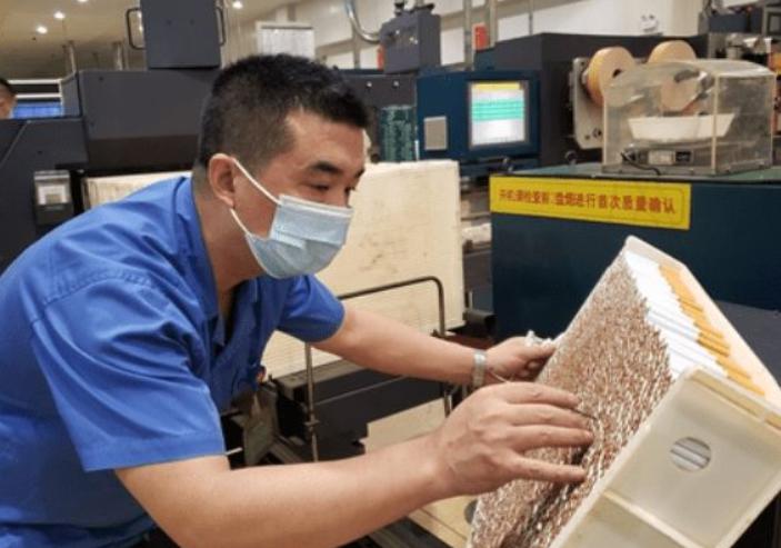 为了钱，一批985硕士在卷烟，河南中烟的回应让烟厂更“卷”了