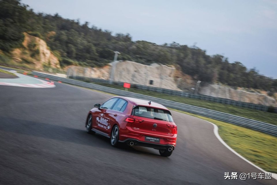 试驾高尔夫gti2021,高尔夫gti赛道狂飙
