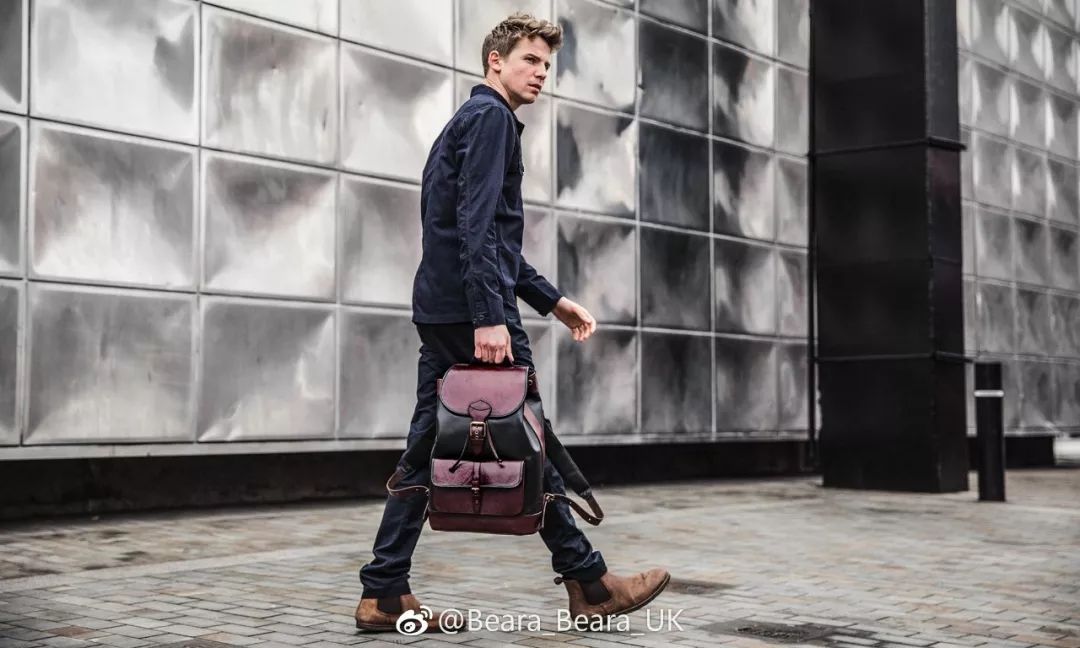 职业女性背什么包见客户,双肩包可以背一个肩膀