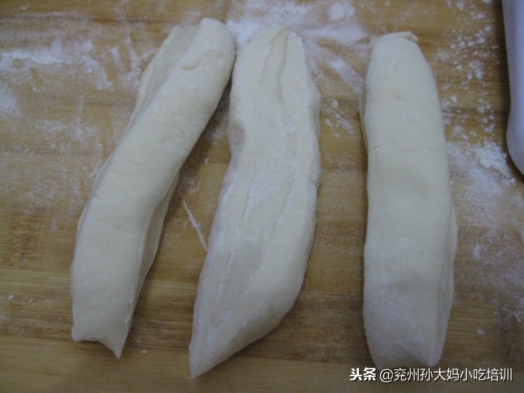 自家炸油条面的做法,家庭自制老面发面油条的做法