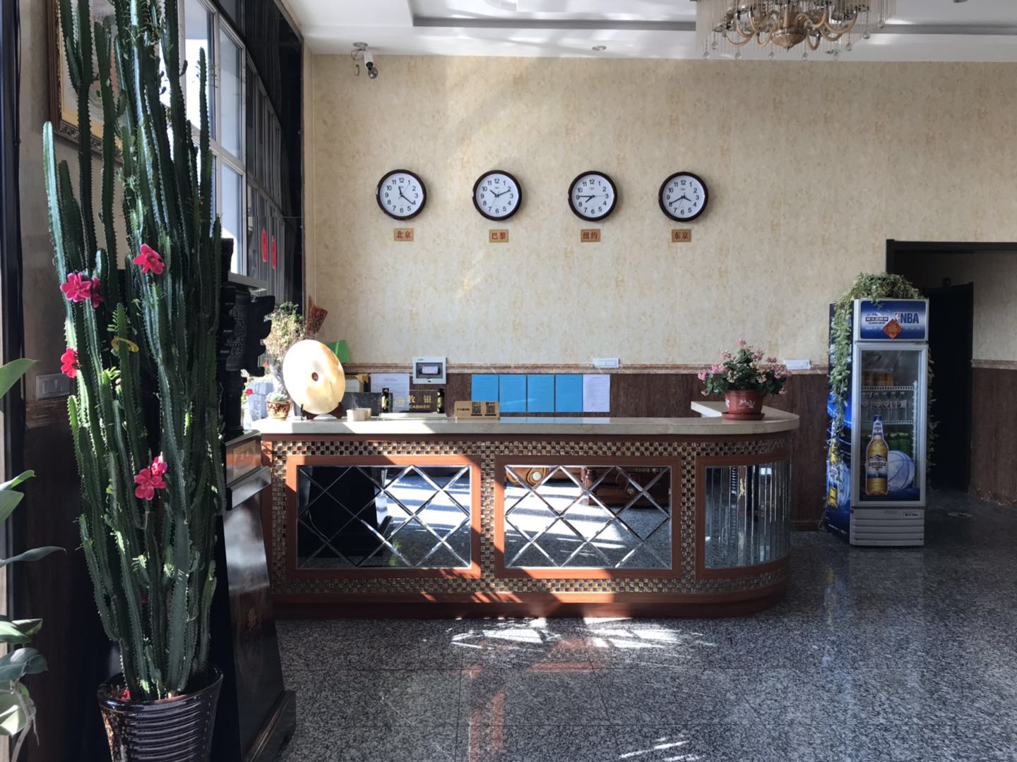 百姓放心优秀企业——亿源宾馆