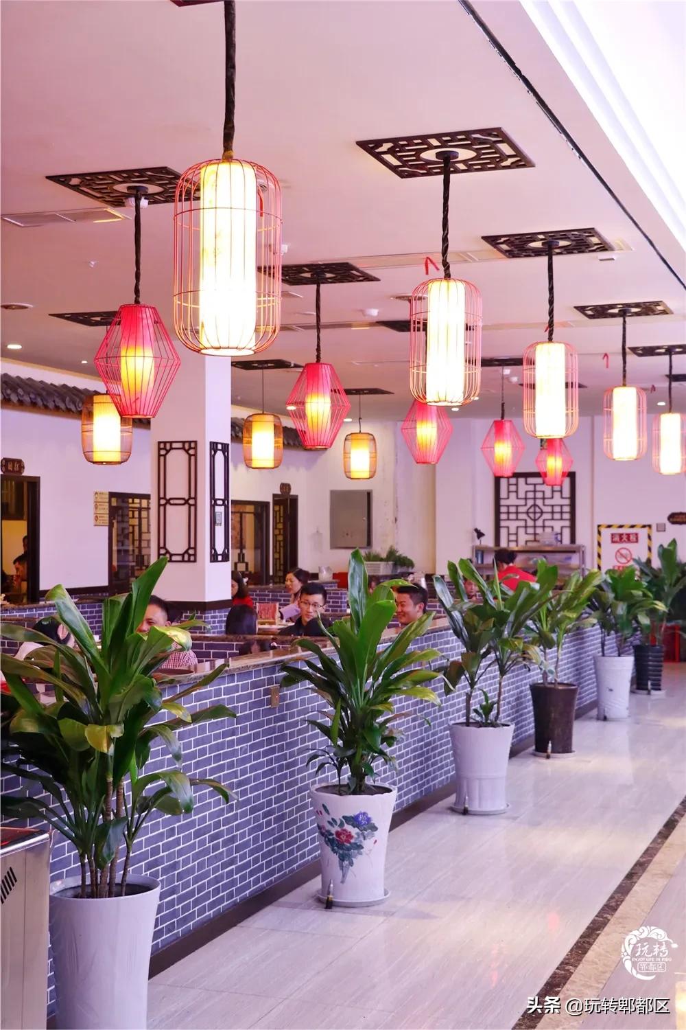 日均爆排1000+！壕涮八道硬核招牌，明星接连翻牌的巴蜀火锅来了