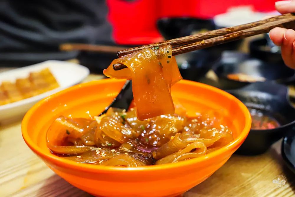 这家国潮网红串串落地襄阳啦，你只管拿串不用涮可以直接开吃