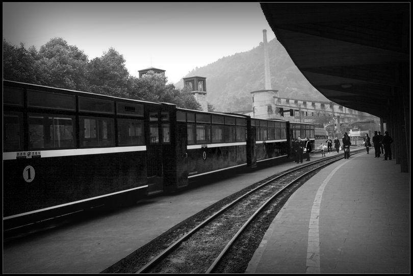 1929年敌人要挖毛主席祖坟，堂兄舍命保护，建国后主席如何报答？