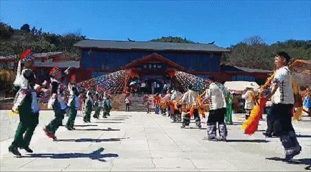 太热闹!弥勒花海、人海、车海、舞海...这些人上镜了!