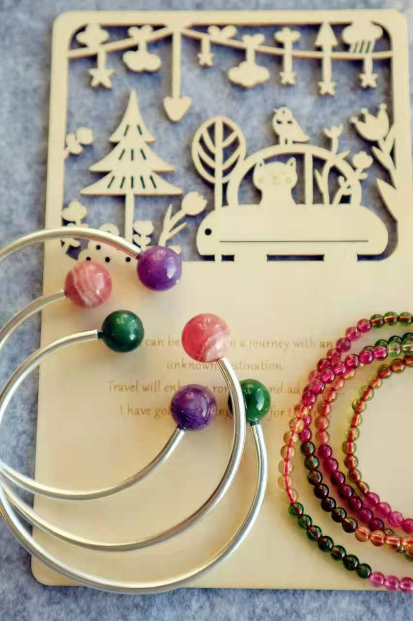 白底青手镯适合多大年纪戴,碧玉手镯适合多大年纪戴