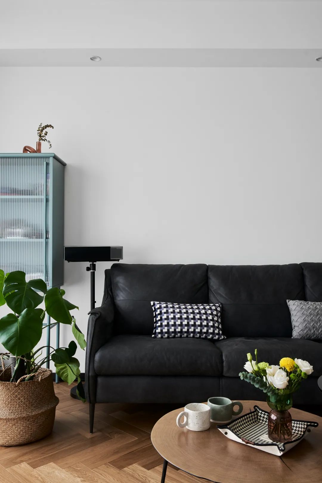 邻居秀家|细节控的家有多治愈?单凭她家开关就能出圈了