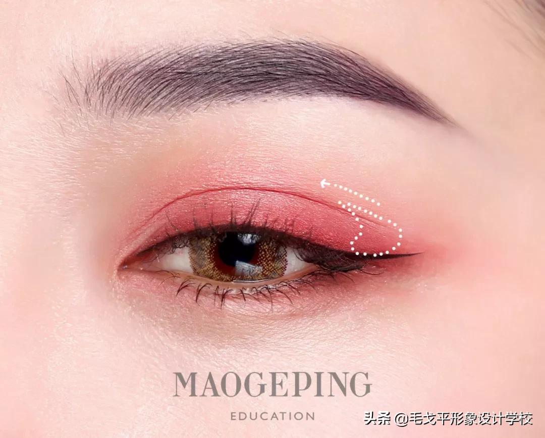 日常眼妆这样画自然清爽更耐看,日常眼妆小技巧三步轻松搞定眼妆