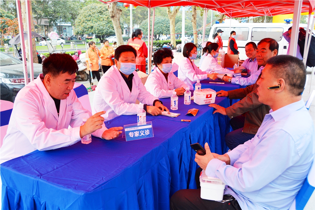 洛阳市阳光杯好的哥好的姐网络评选暨出租车司机免费体检活动启动