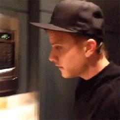 铲屎官请自重图,铲屎官请自重