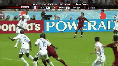 球王假装老人踢足球,内马尔假摔和c罗假摔哪个多