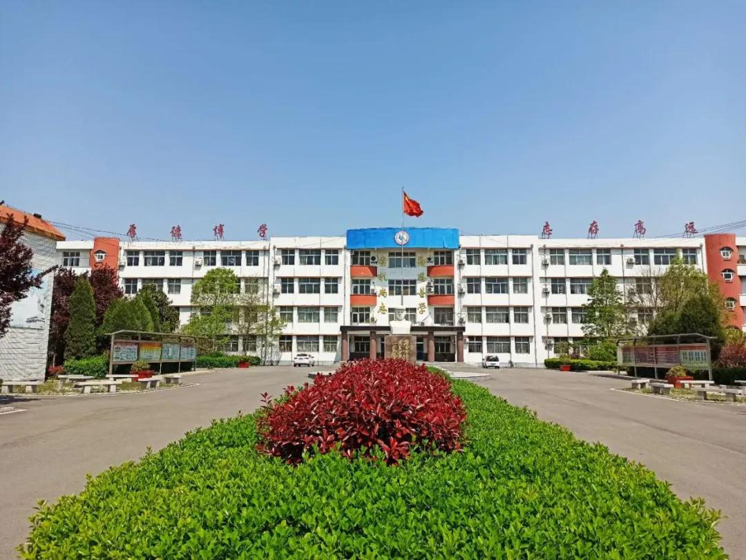 校园是诗校园是画英语,校园是诗校园是画朗诵