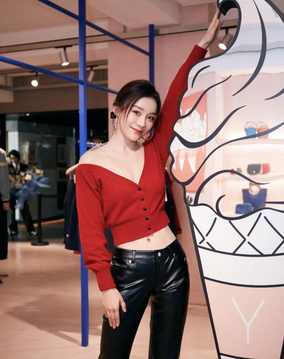 袁姗姗马甲线曝光,袁姗姗秀出马甲线