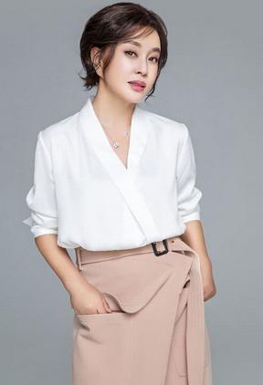 刘晓庆为啥不能优雅的老去,刘晓庆为什么穿衣服好看