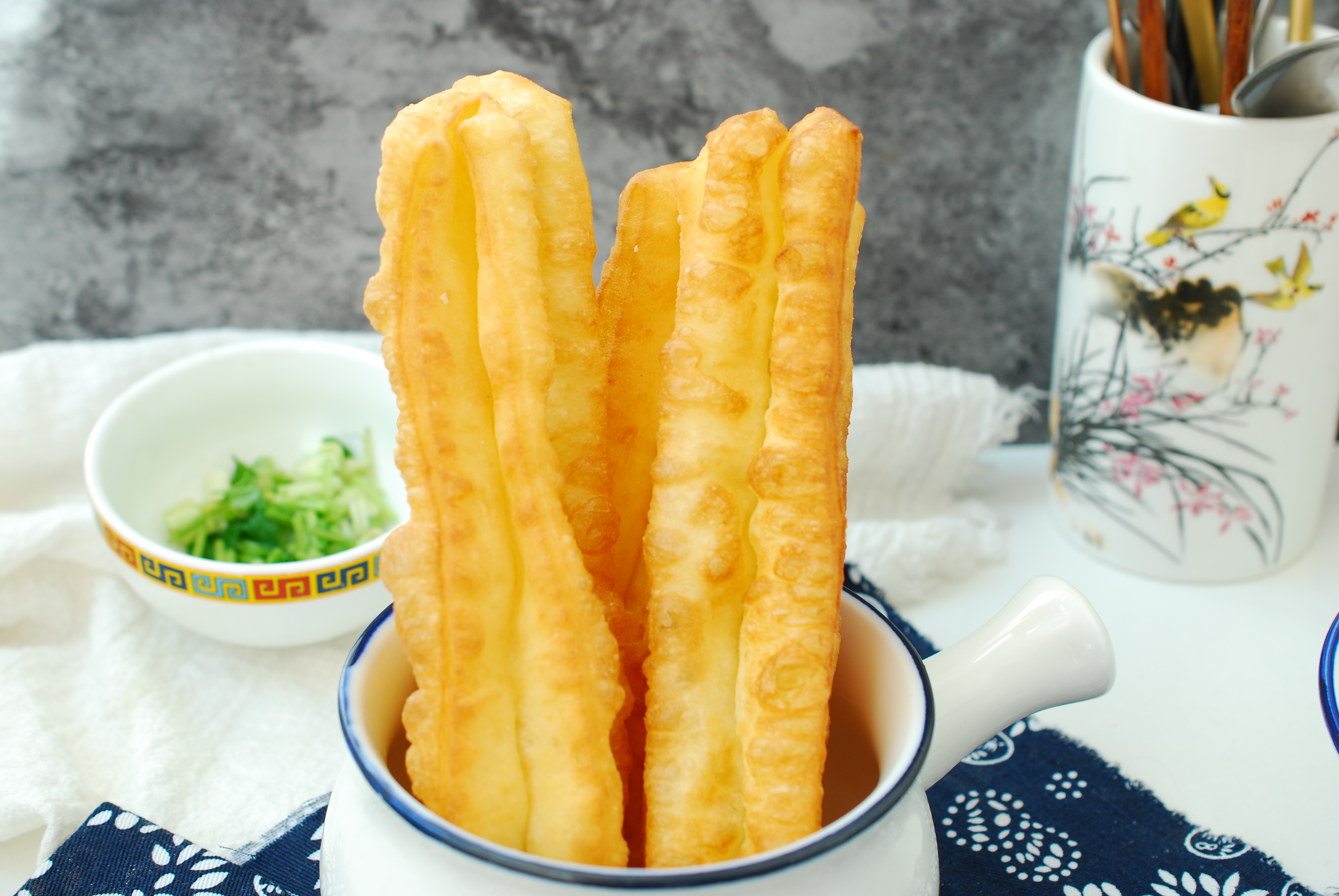 在家炸油条不用泡打粉最快的方法,不要酵母粉和泡打粉炸油条方法