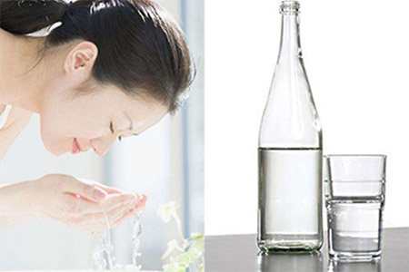 妇科主任忠言：睡前坚持1个好习惯，皮肤白嫩，色素绕开走