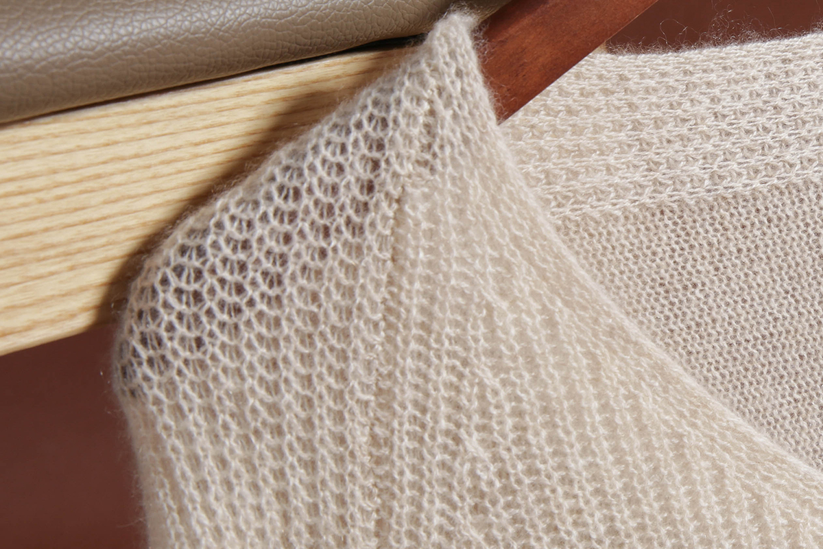 我买的羊绒大衣容易起皱是假的吗,羊绒衫起球是质量不好吗