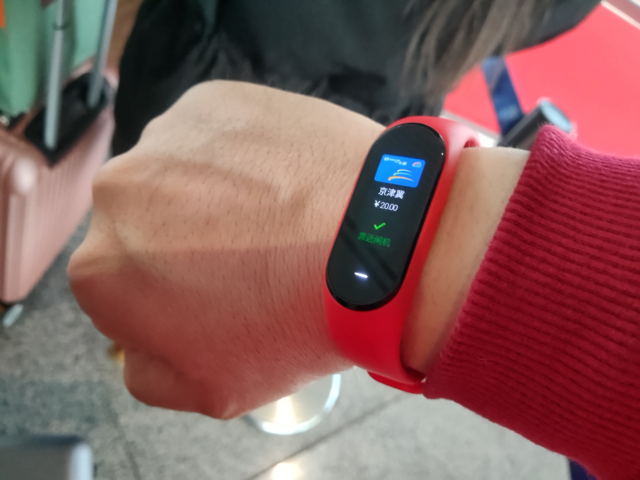 有品上架一款拥有彩色腕带可刷公交刷地铁能够模拟门禁卡黑加手环