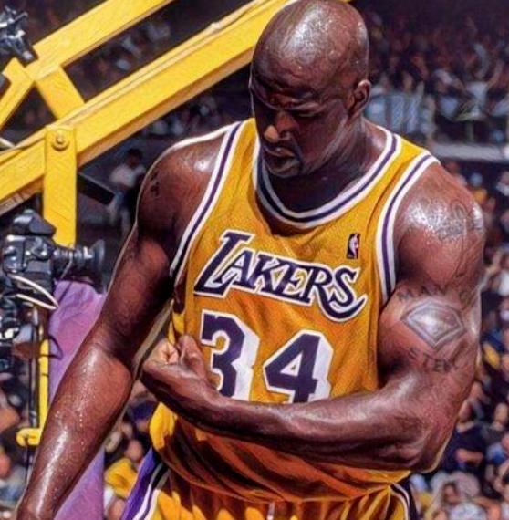 别人穿的是球衣，而他们看起来穿的像紧身衣肌肉太强真无奈