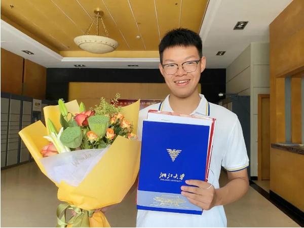 大学生查宿舍违规用品,宿管查违规电器