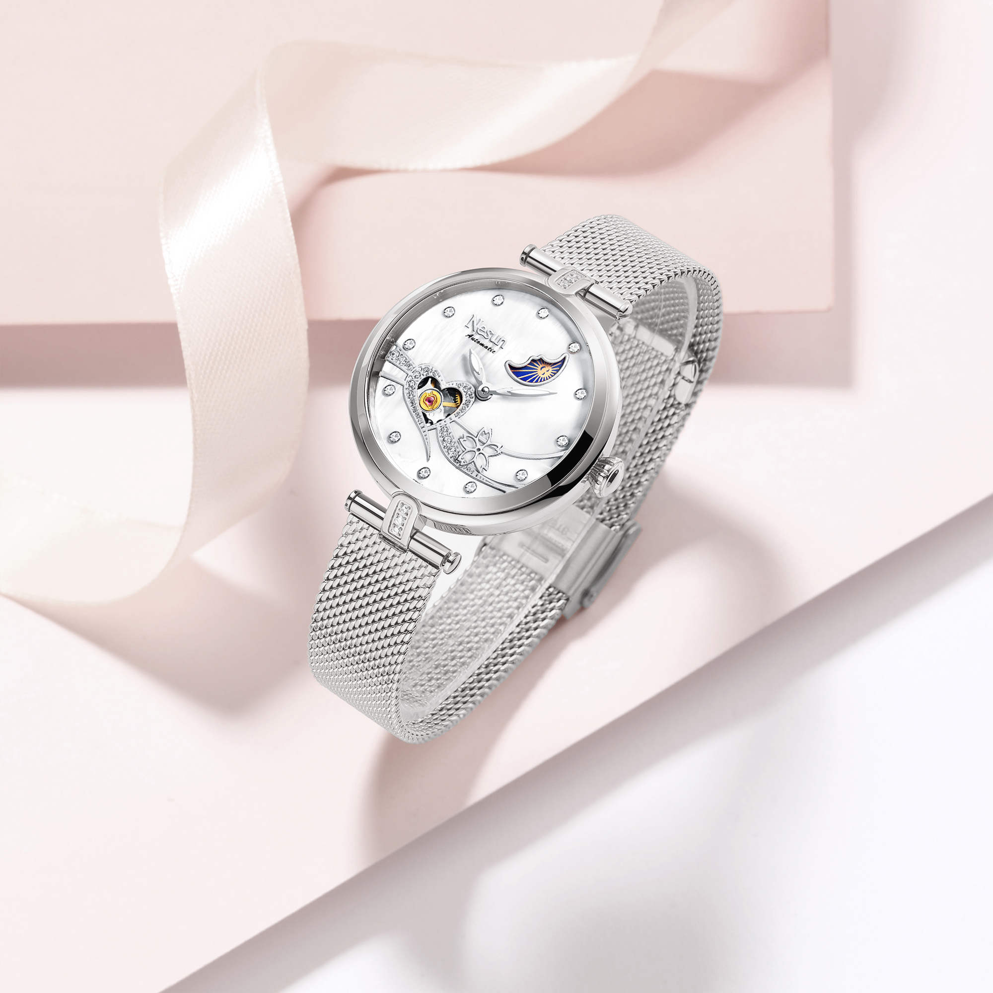 出门没有好看的配饰是不行的,出门手表找不到了