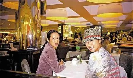 朱玲玲豪门贵妇 (香港豪门贵妇朱玲玲)