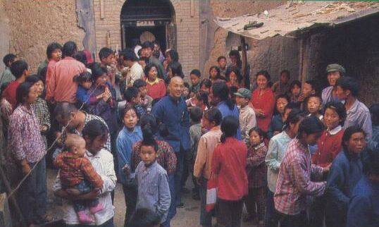 1982年，李连杰拍《少林寺》的幕后花絮，一毛票价，票房达一亿