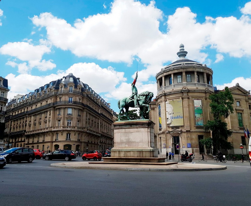 《中华古玩》摘选藏家肖像——多面古董商卢芹斋