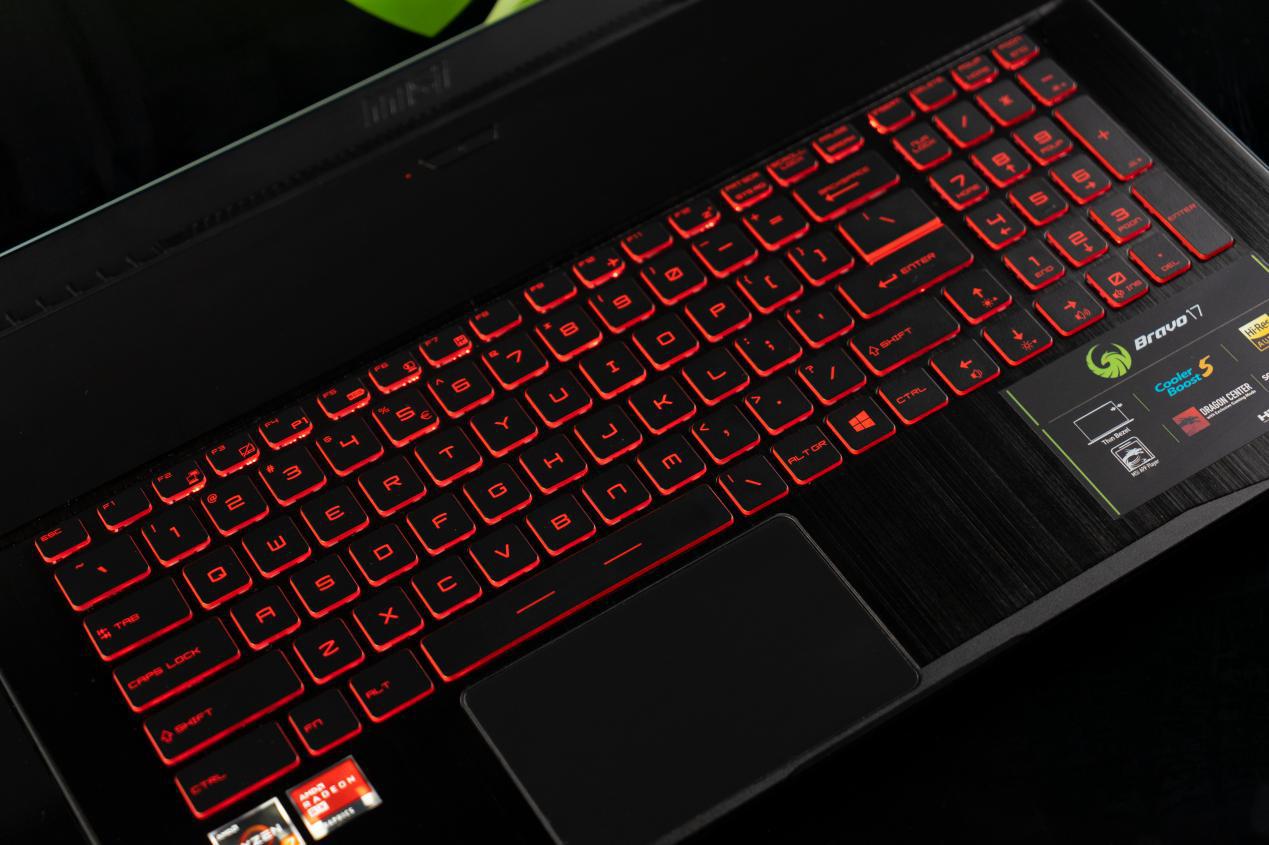 微星勇者bravo17改高色域屏幕,微星bravo15评测