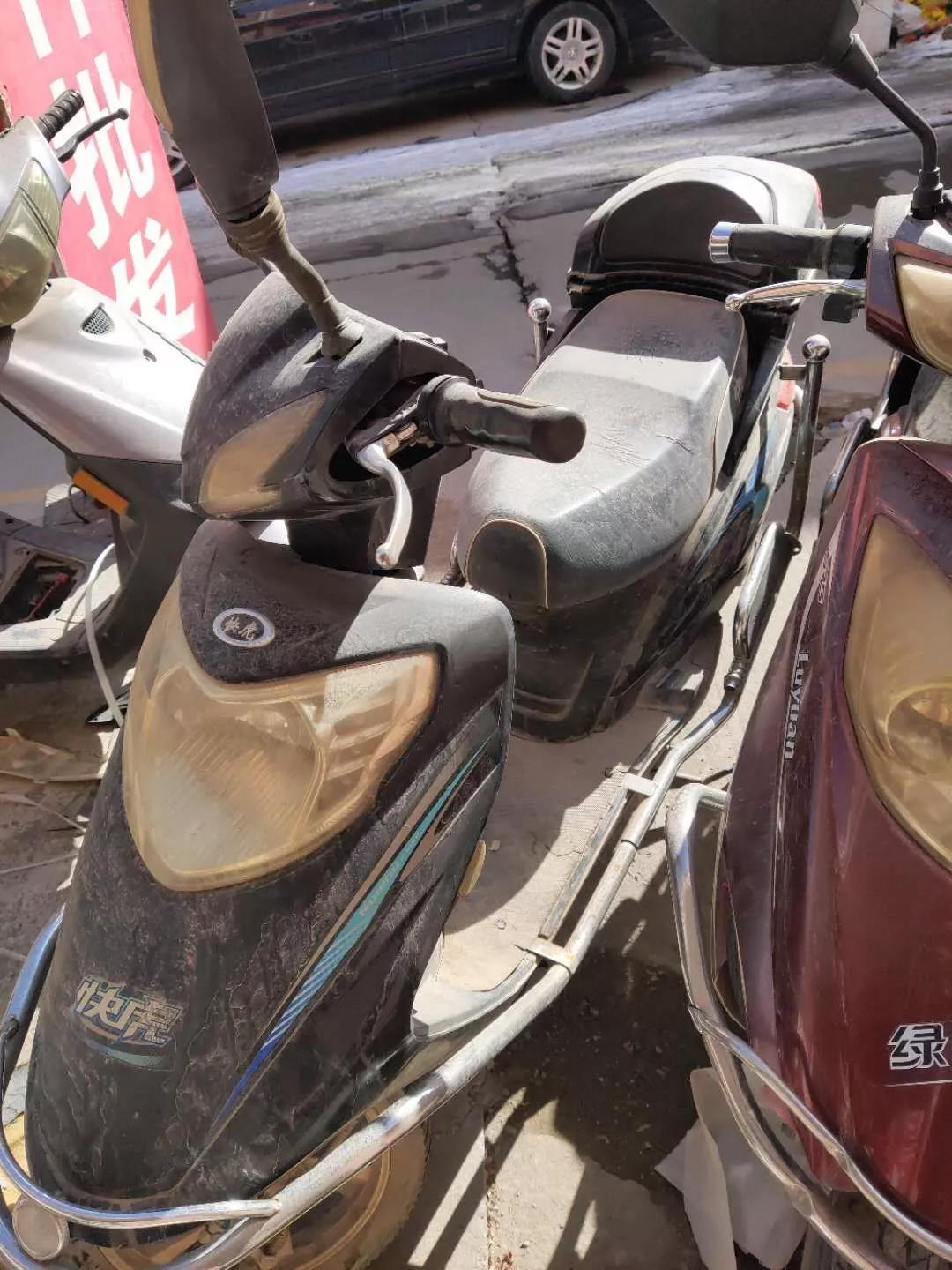 电动车塑料壳坏了用什么粘最好,电动车塑料壳有划痕怎么修复