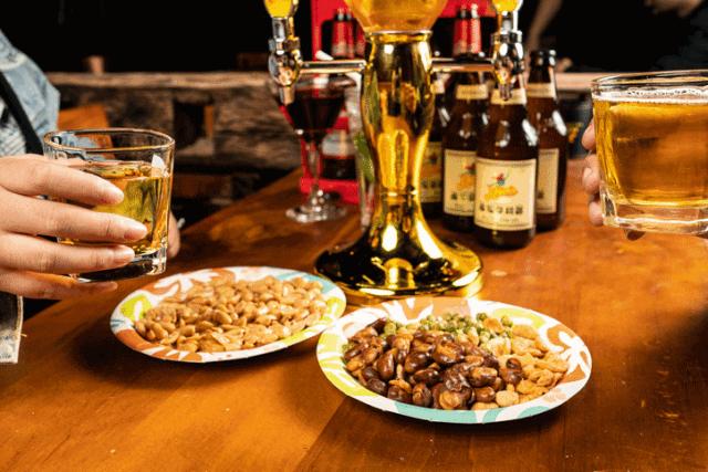 白酒红酒和啤酒哪个代谢快,啤酒红酒白酒哪种酒对胃伤害最大