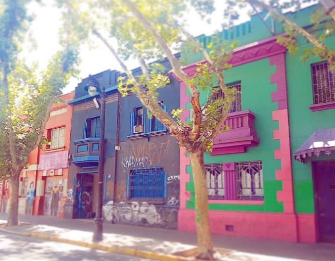 爱他就投其所好，站姐为金俊勉寻找智利彩墙，可惜里兜去了洛杉矶