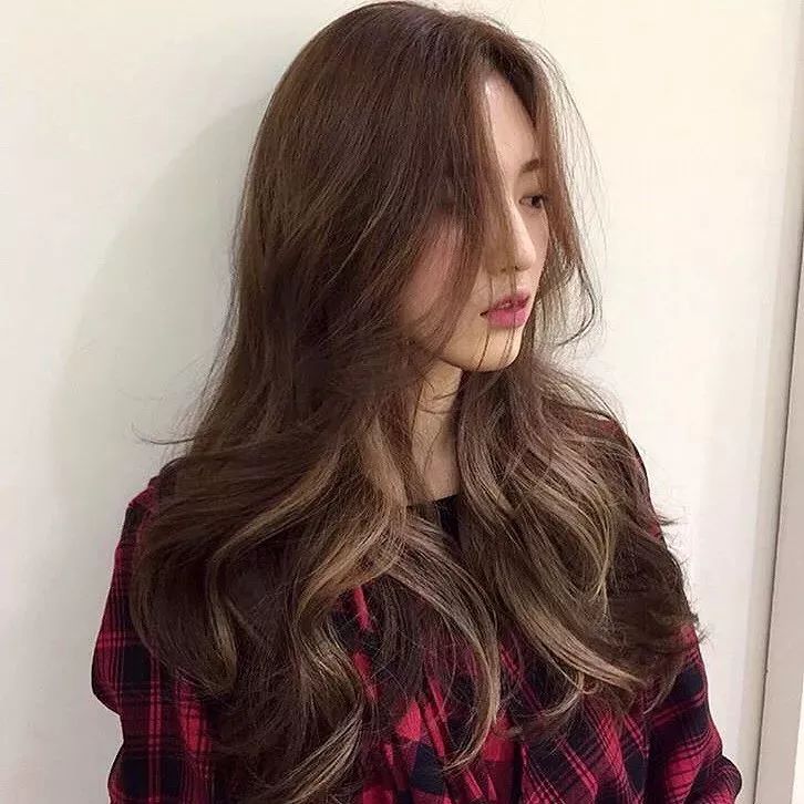 黄黑皮适合的蓝色系发色推荐,显白发色2020流行色黑黄皮冷色系