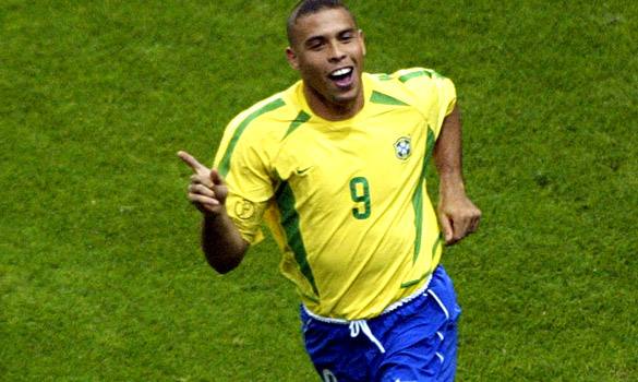 他是中国球迷的足球初恋，他是绿茵场上的天外来客，他是罗纳尔多