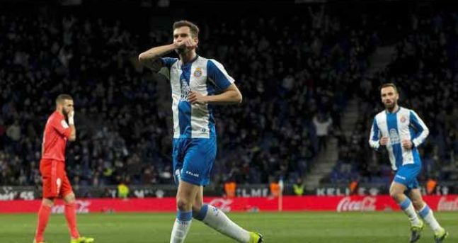 小说都不敢这么写！武磊到队仅20天，3大竞争对手已全部“出局