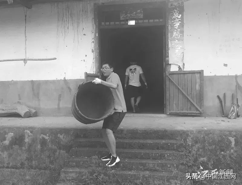 致敬平凡的扶贫英雄故事,扶贫一线战士的感人事迹