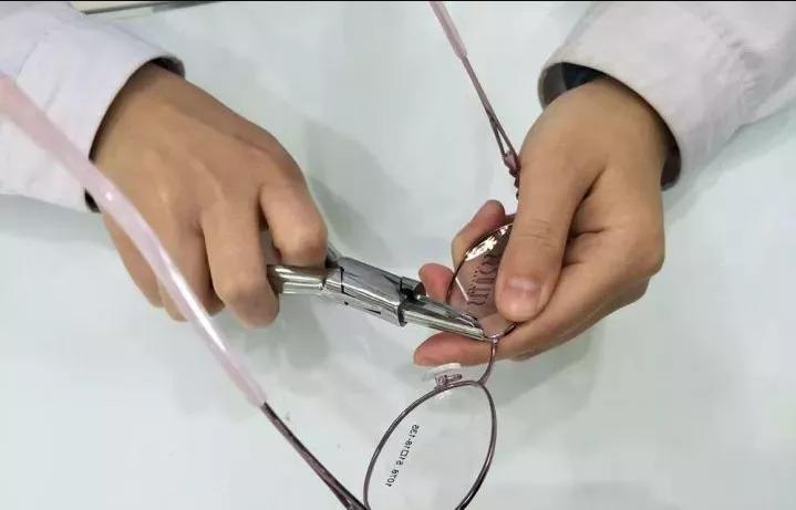 镜架调整的标准步骤视频,镜架调整的正确方法