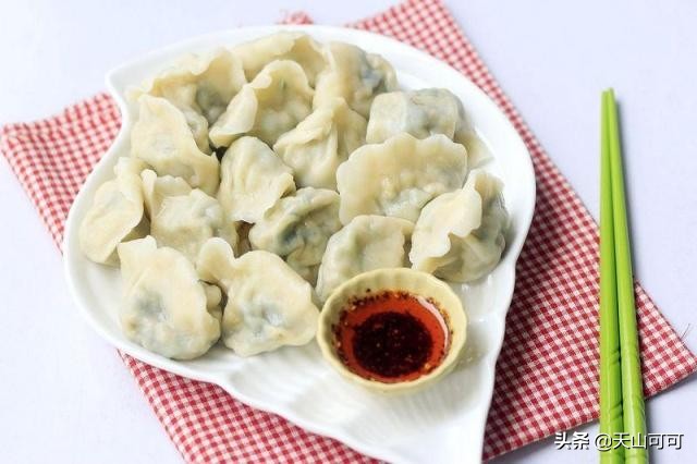 煮饺子怎么知道饺子熟没熟,煮饺子怎么判断熟了没