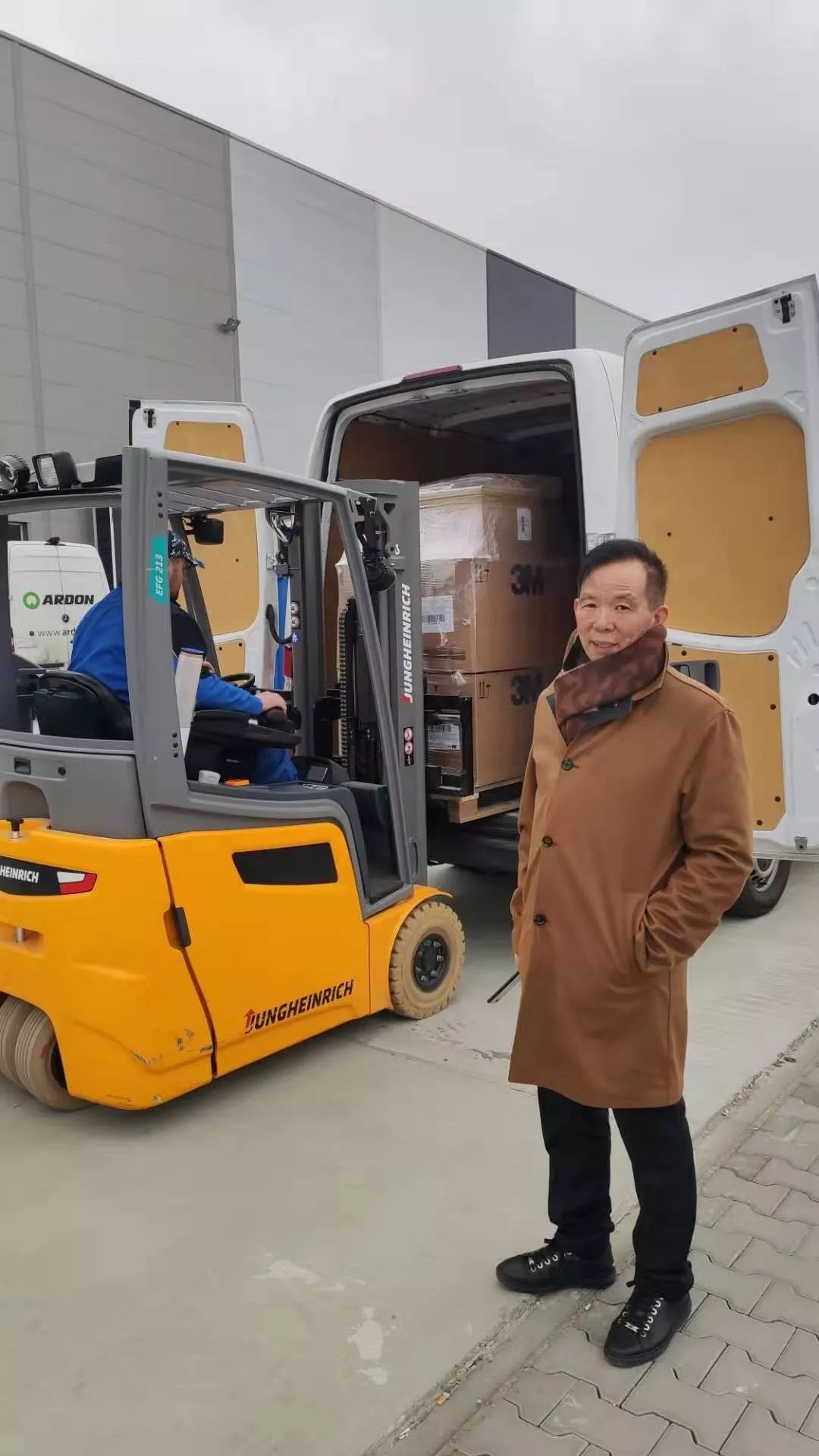 奥地利侨界捐助中国最大宗防疫物资,明搭国航回祖国最需要的地方