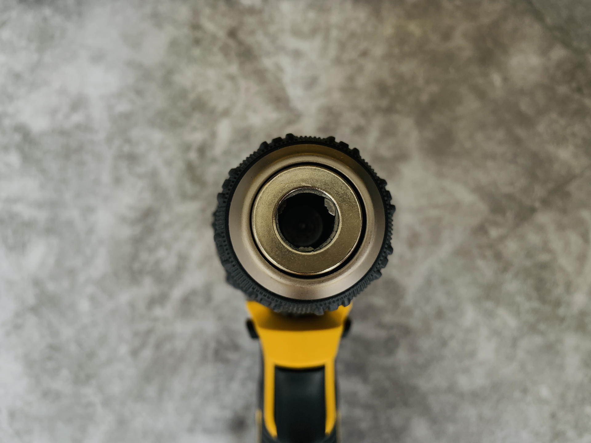 得伟电钻dcd701充满电要多久,得伟锂电钻测评