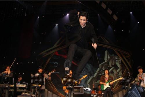 姐弟恋？超越钟丽缇？这位47岁的大姐姐给萧敬腾灌了什么*魂迷**汤